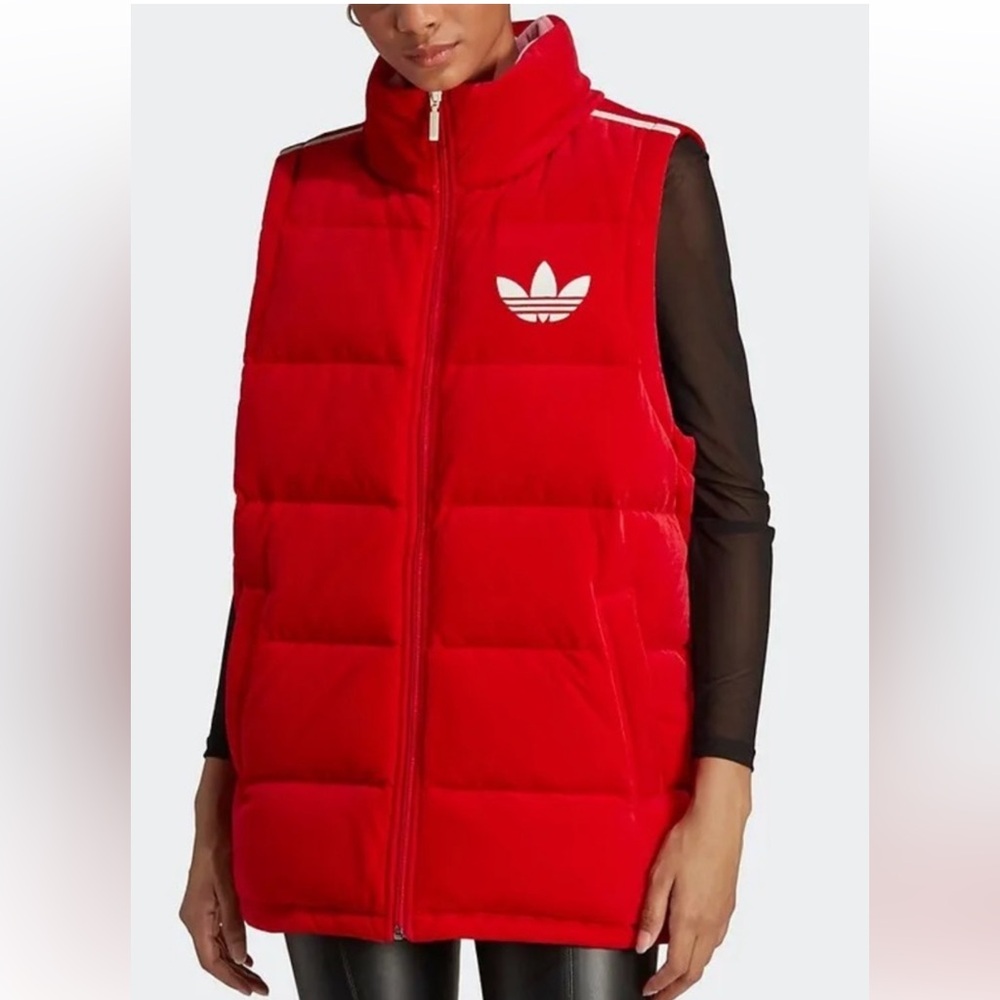 adidas ORIGINALS WOMEN'S ADICOLOR 70S VELVET DOWN PUFFER LUXE VEST, Red. Size XS